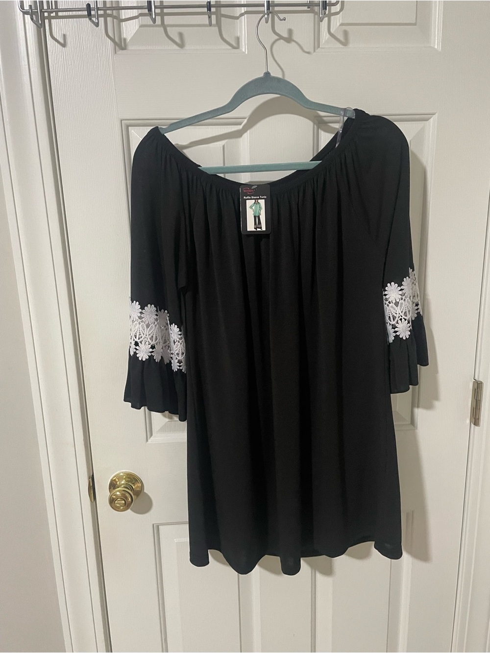 Win win nwt blk white stretchy top nwt